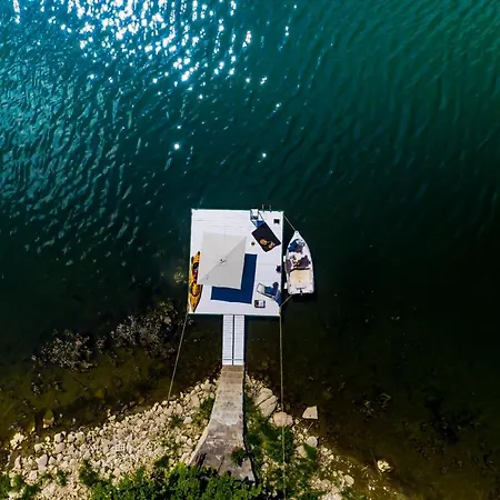 Villa Przystan 545 *